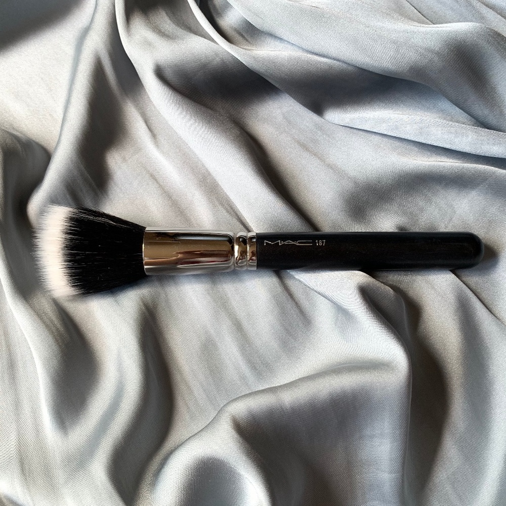 MAC 187 Synthetic Duo Fiber Stippling Face Brush